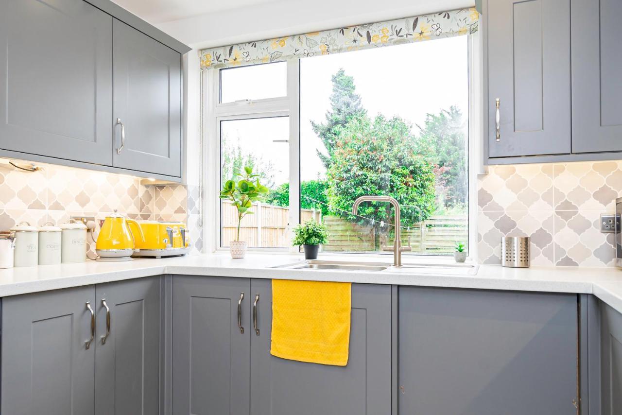 Stunning Place, Close To Windsor & Heathrow & Private Parking Burnham  Luaran gambar