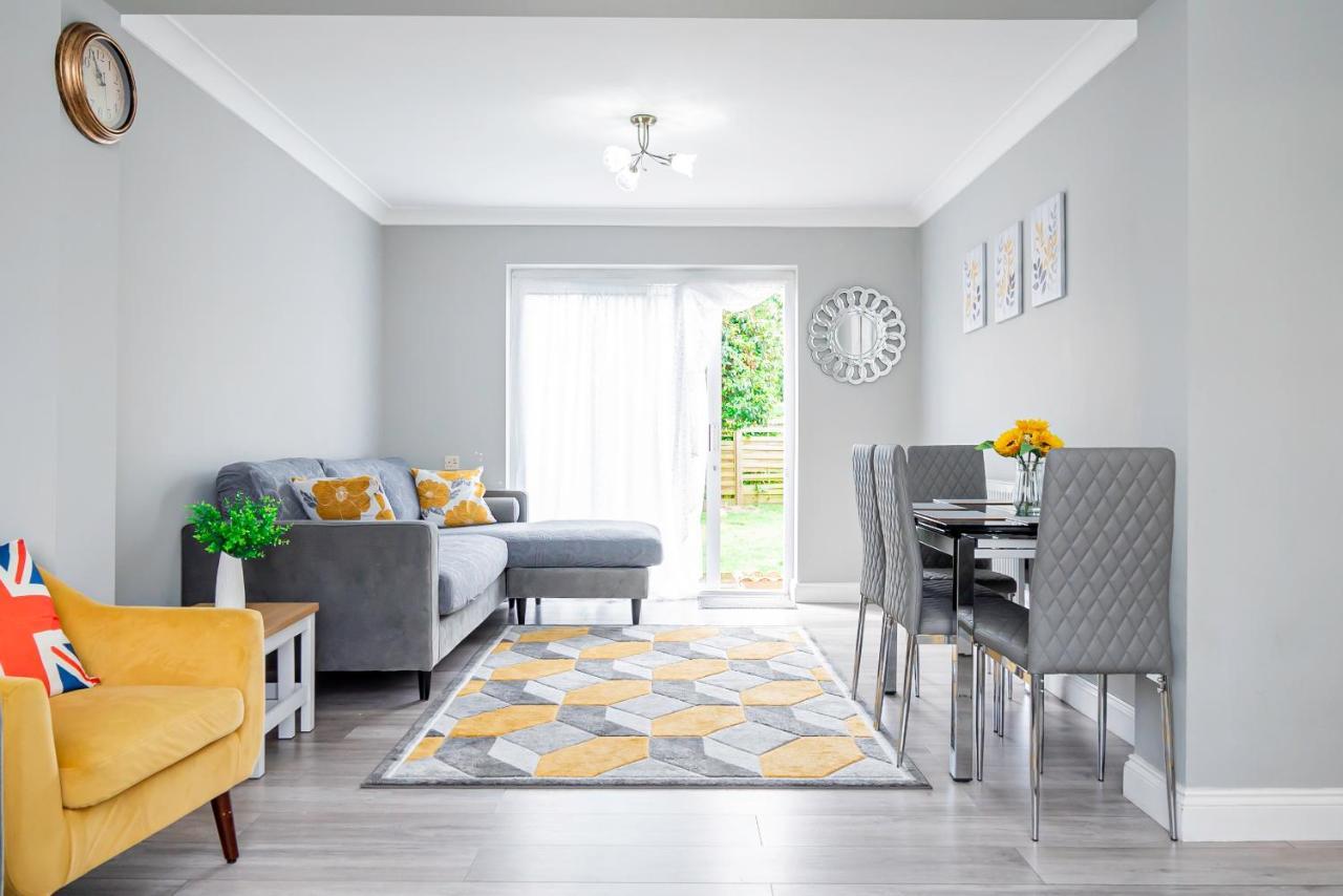 Stunning Place, Close To Windsor & Heathrow & Private Parking Burnham  Luaran gambar