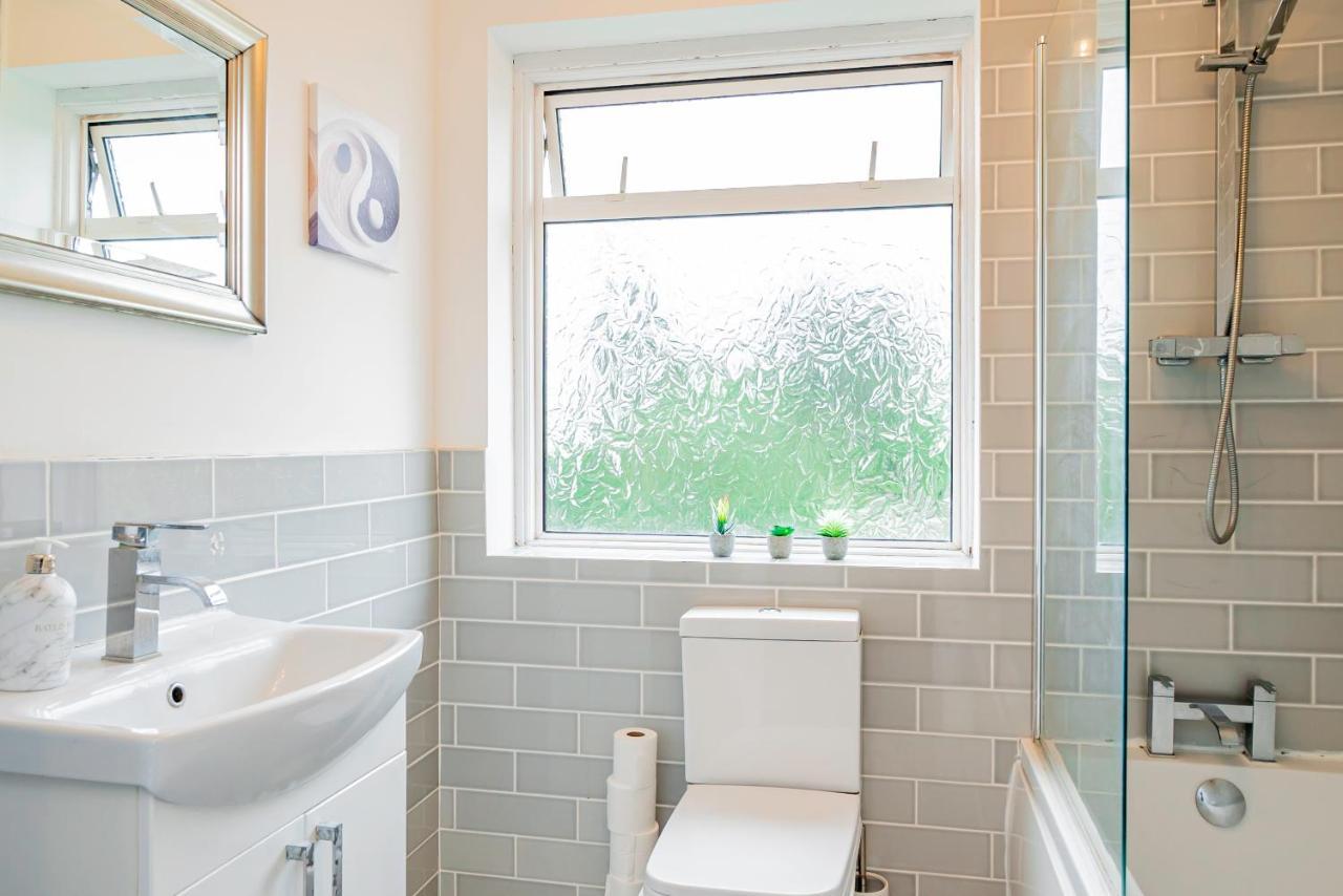 Stunning Place, Close To Windsor & Heathrow & Private Parking Burnham  Luaran gambar