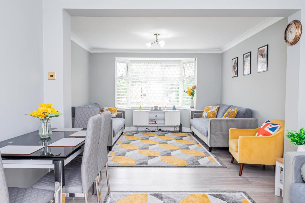 Stunning Place, Close To Windsor & Heathrow & Private Parking Burnham  Luaran gambar
